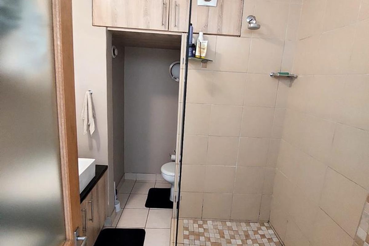 Furnished 1-Bedroom Apartment To Rent in Cape Town City Bowl - Photo 5