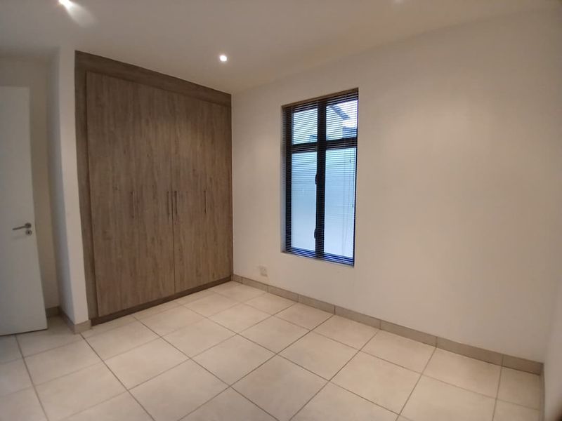 Stunning Lock-up-and-Go, perfect for starting couples or empty nesters. - Photo 10