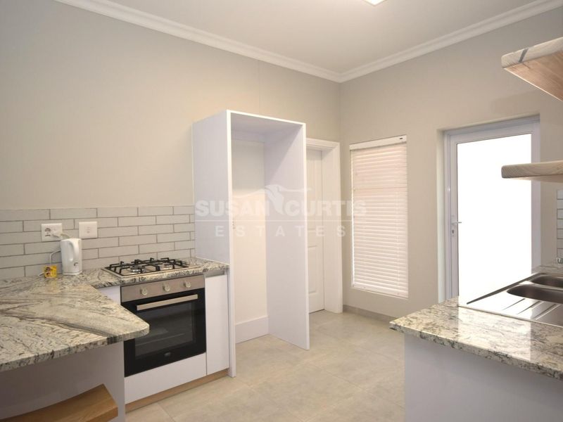 One bedroom flat very neat - Photo 3