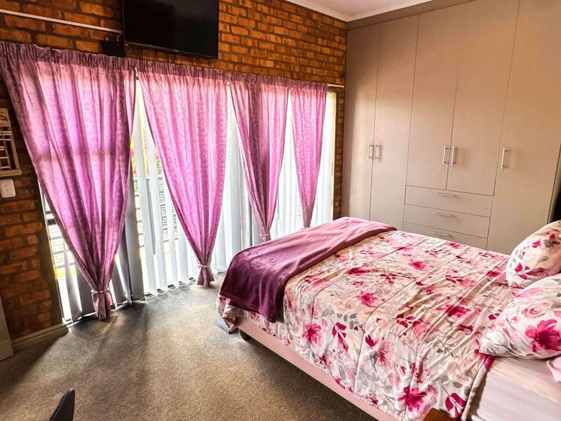 REFRESHINGLY DIFFERENT IN EVERY WAY FOR VERSATILE DUAL LIVING - Photo 9