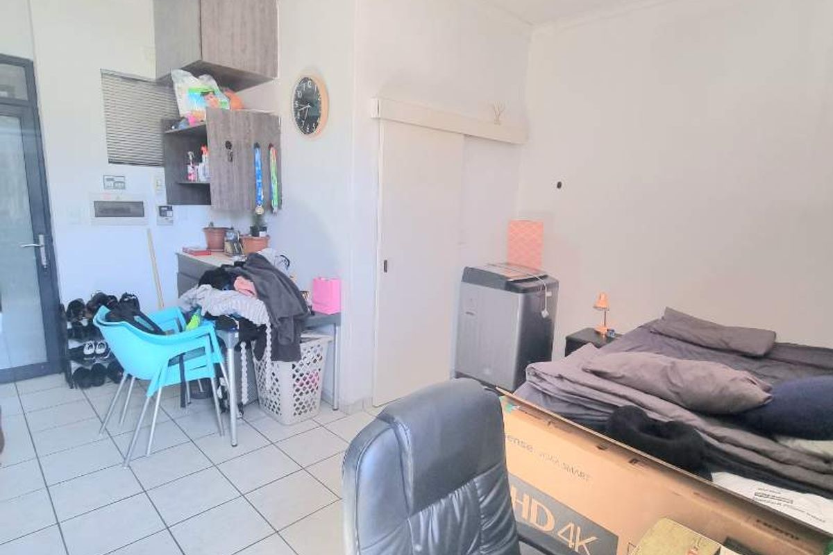 BACHELOR FLAT FOR SALE - Photo 5