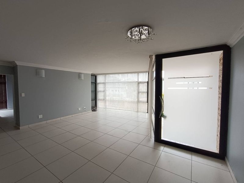 VALLEY VIEW ESTATE -  4 BEDROOM HOUSE WITH A GYM & STUDY - Photo 7