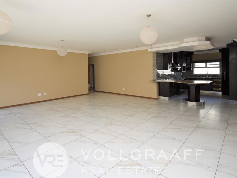 3 Bedroom home with 2 Bedroom flat - Photo 7