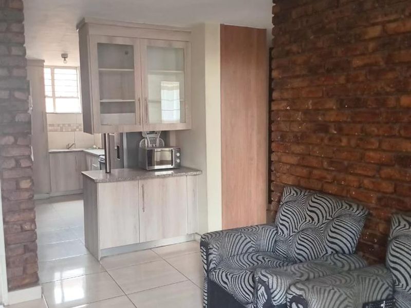 Stunning 2 Bedrooms Apartment for Sale - Photo 2