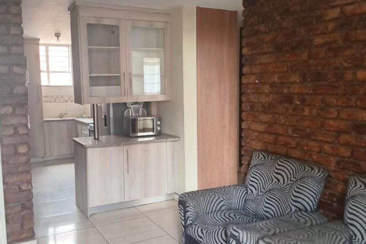 Stunning 2 Bedrooms Apartment for Sale - Photo 2