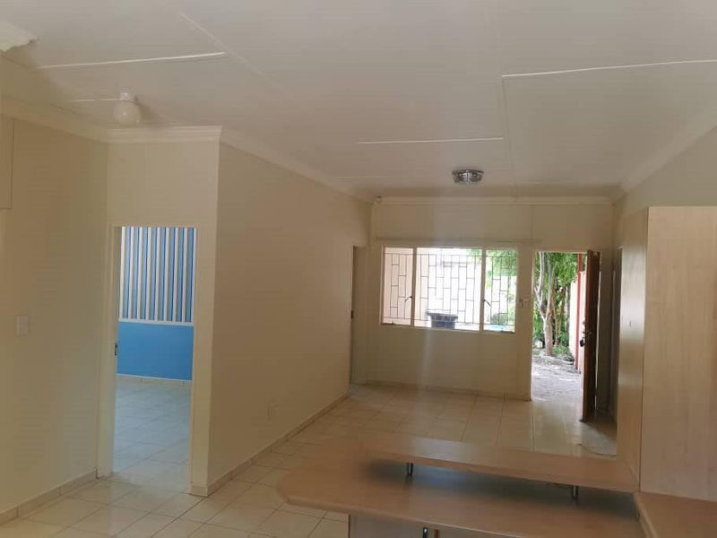 Neat 2x Flats on one Erf For Sale - Oshakati East - Photo 8