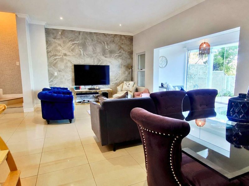 Substantial Three-Bedroom Townhouse with Sea Views in Ilala Ridge - Photo 3