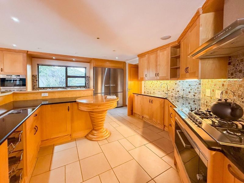 6 Bedroom , 6 Garages , For Sale , - Photo 5