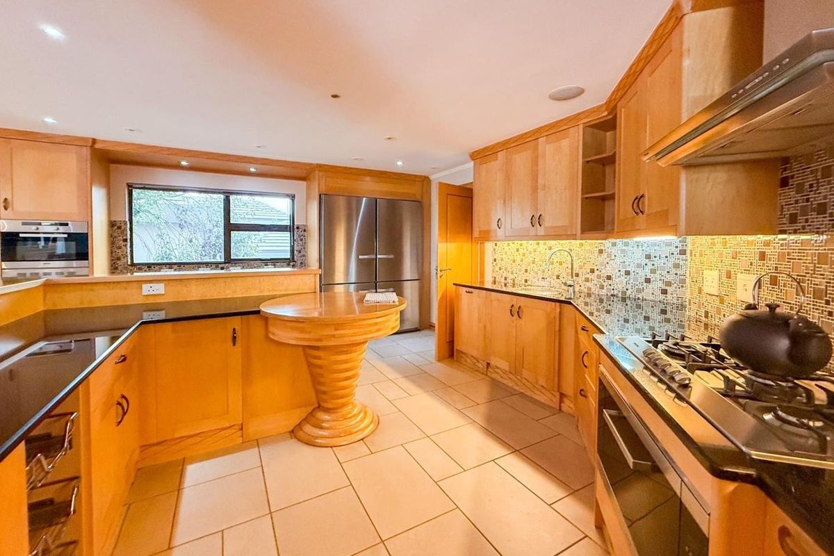 6 Bedroom , 6 Garages , For Sale , - Photo 5