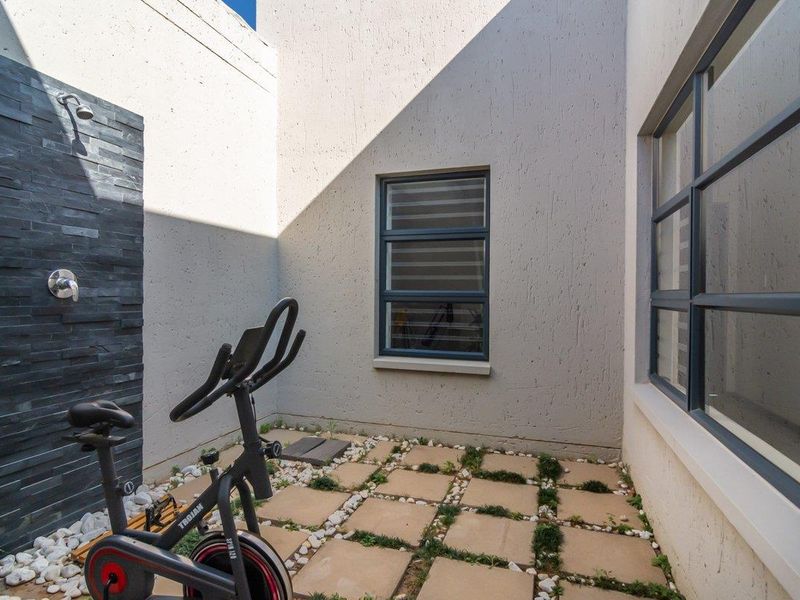 Live the high life in exclusive townhouse in prestigious Golf Estate!" - Photo 3