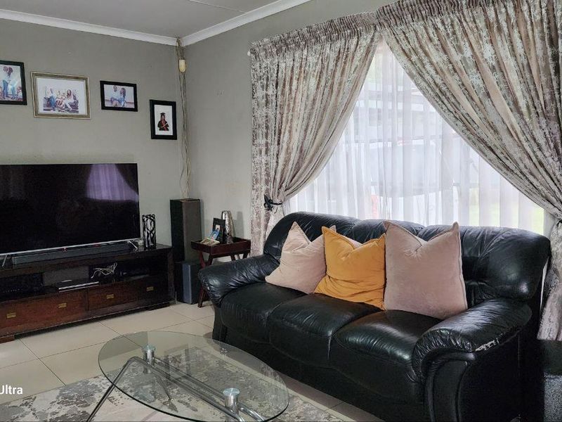 A Place to call Home-Beauty,Space and Comfort in Tlhabane West - Photo 4