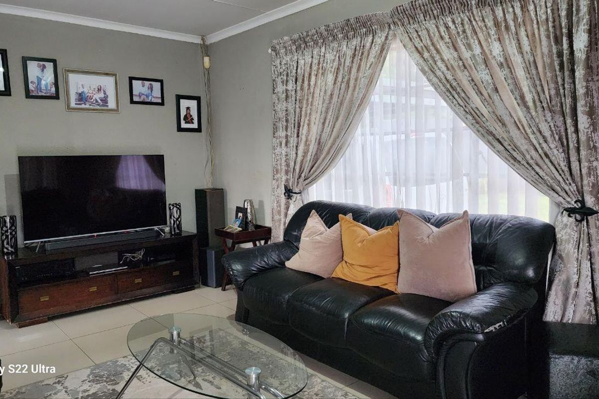 A Place to call Home-Beauty,Space and Comfort in Tlhabane West - Photo 4