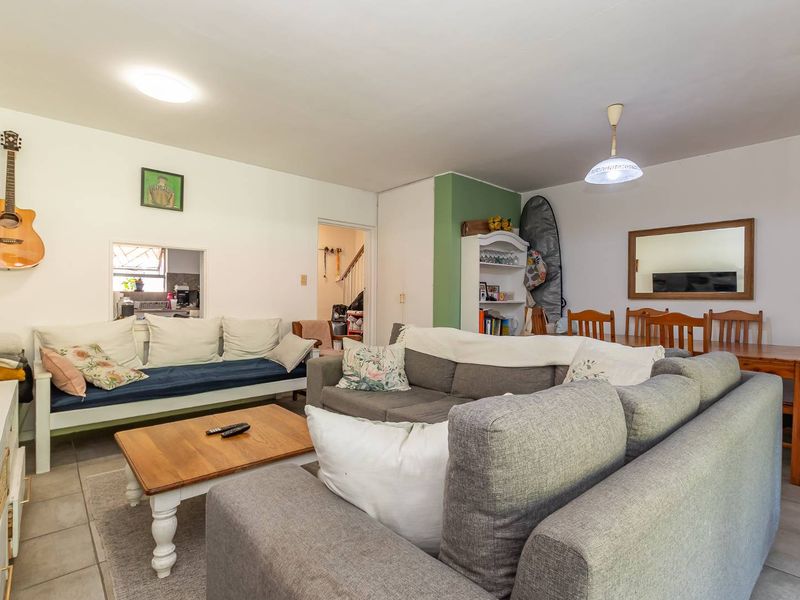 Secure double story townhouse in small complex of 5 units. - Photo 8