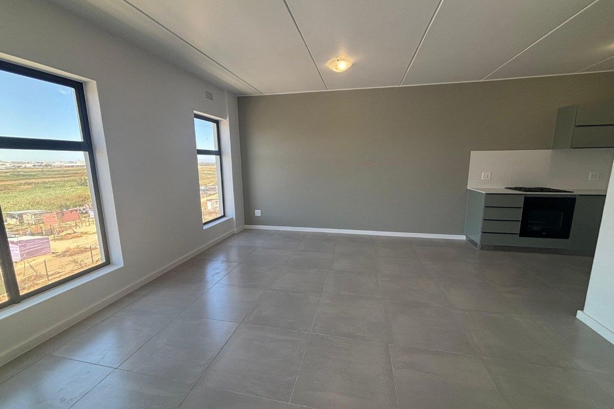 Modern 2-Bedroom Apartment for Sale in Rivergate - Photo 2