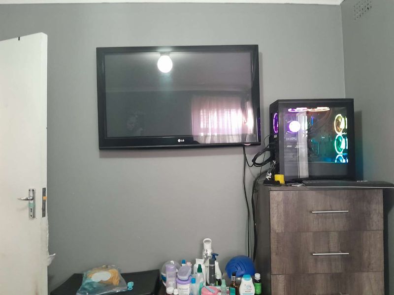 Beautiful face-brick 3-bedroom Home - Photo 8