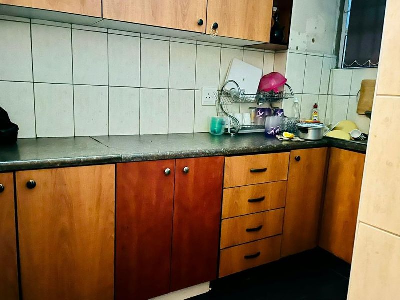 Stylish Bachelor Apartment with Stunning Harbour Views - Victoria Embankment, Durban - Photo 6