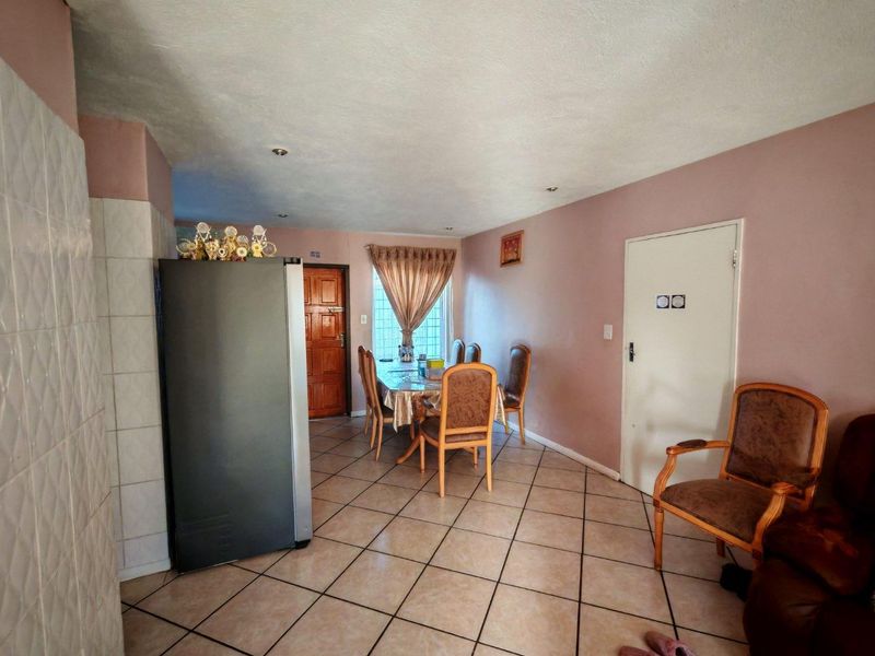 Townhouse For Sale - Photo 4