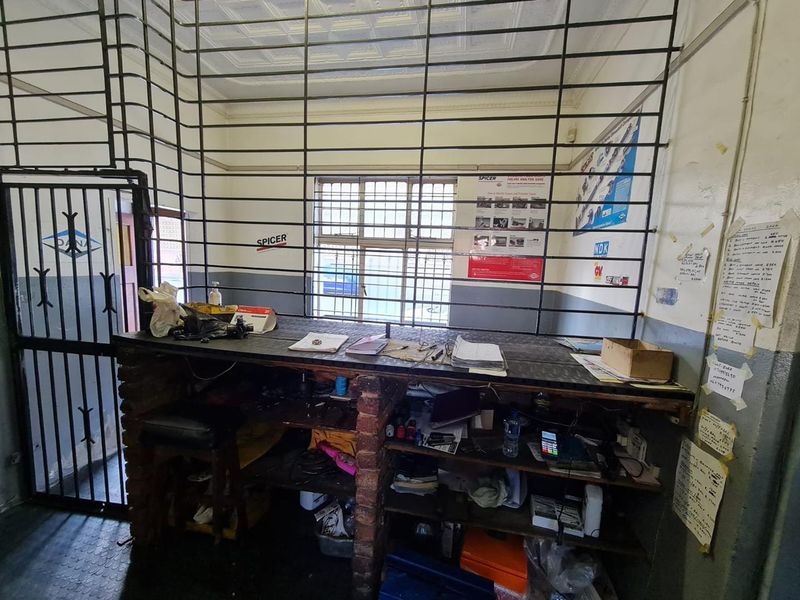 Commercial property - well maintained property - Photo 3