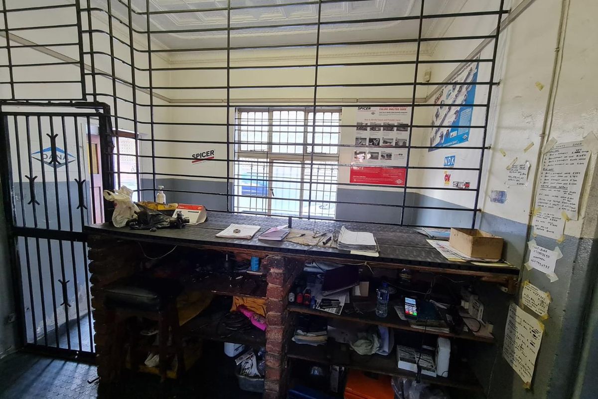 Commercial property - well maintained property - Photo 3