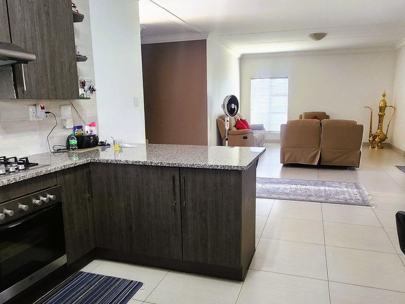 Stunning 3 bedroom Leadwood townhouse to rent in the sought-after Meyersdal Nature Estate - Photo 9