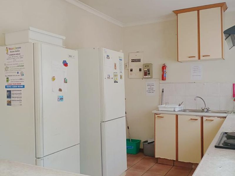 House Share - Large room available with en-suite bathroom - Photo 7