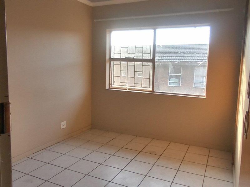 "Helloise 3-Bed: Perfect Location Near Everything You Need!" - Photo 10