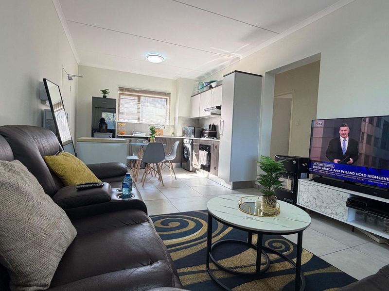 Modern 2-Bedroom, 2-Bathroom Garden Apartment to Rent at Royal Residenz, Lilianton Boksburg West - Photo 6