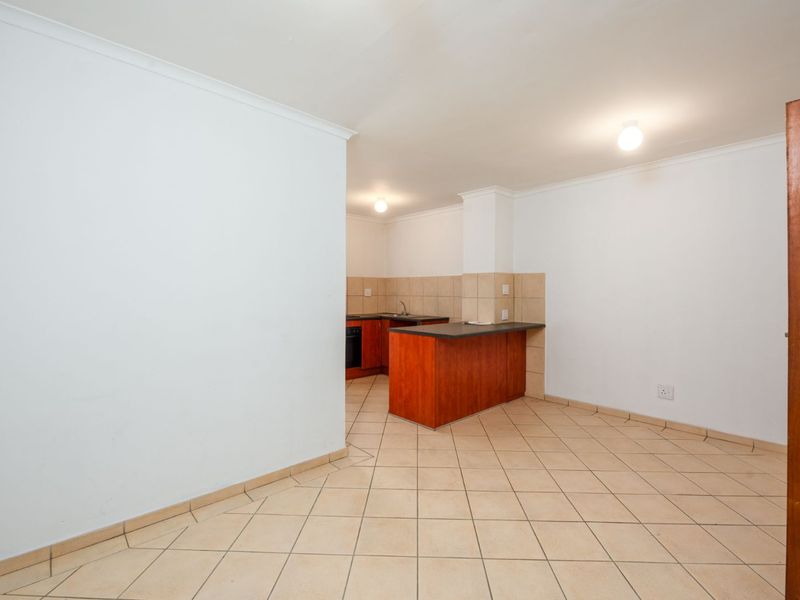 Beautiful & Secure 2-Bedroom Apartment (2 Units available) - Photo 2