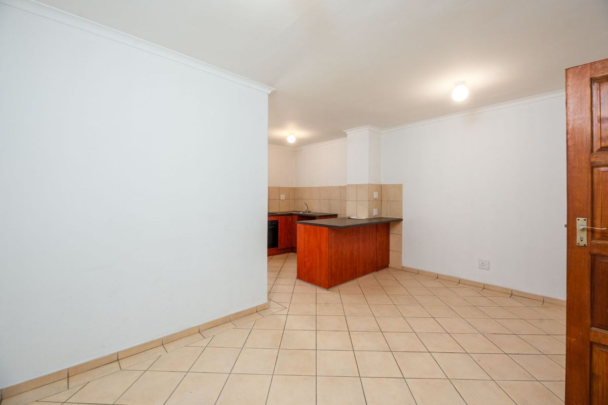 Beautiful & Secure 2-Bedroom Apartment (2 Units available) - Photo 2