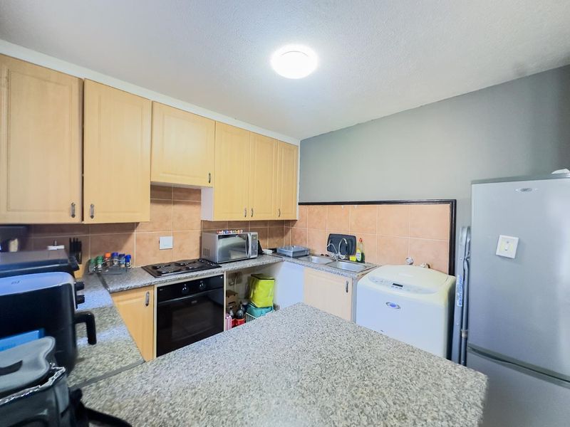 2 Bedroom Townhouse with a Private Garden - Photo 5