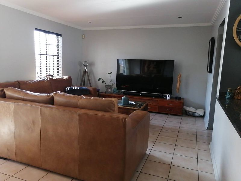 Stunning cluster in secure estate - Photo 7