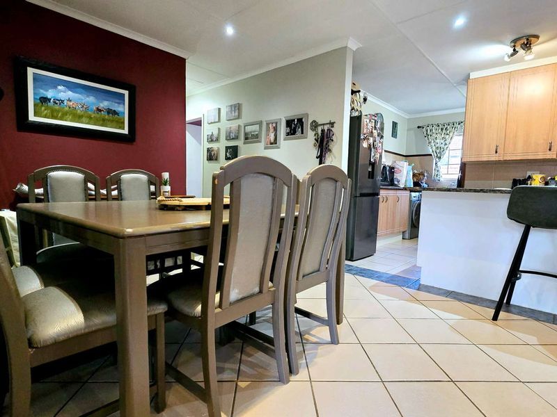 Spacious 3-Bedroom simplex for Sale in Equestria - Photo 6