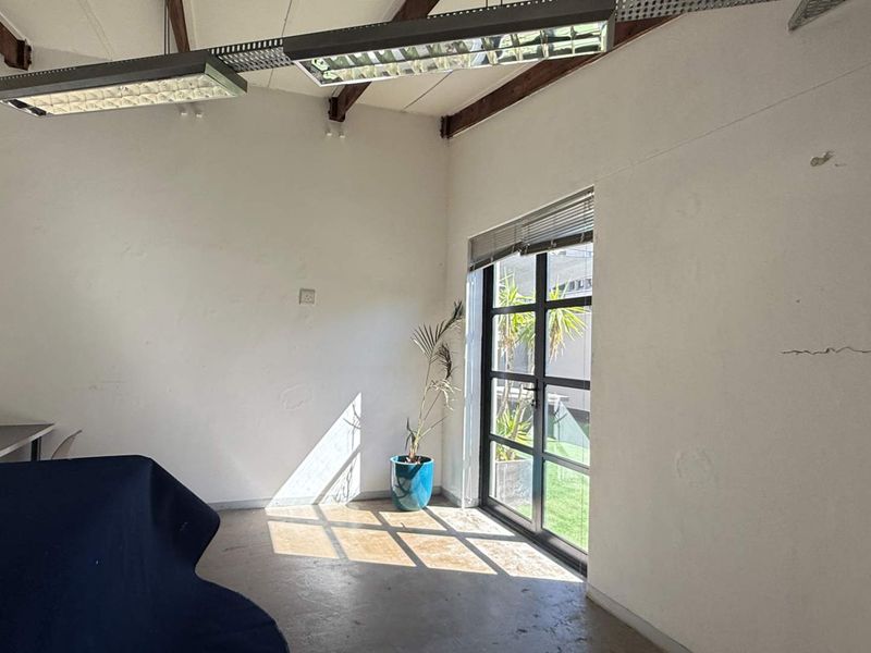 Prime 400m2 office to let in Keerom Street - Photo 10