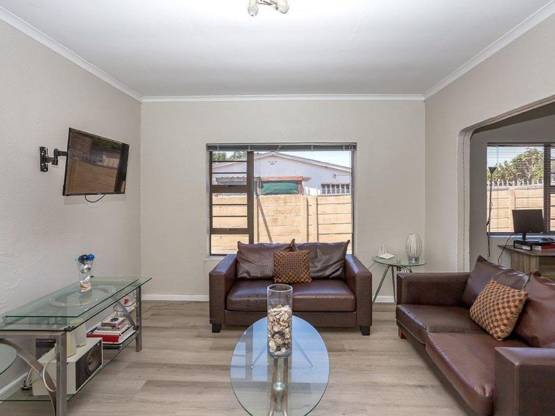 Family Home - Photo 2