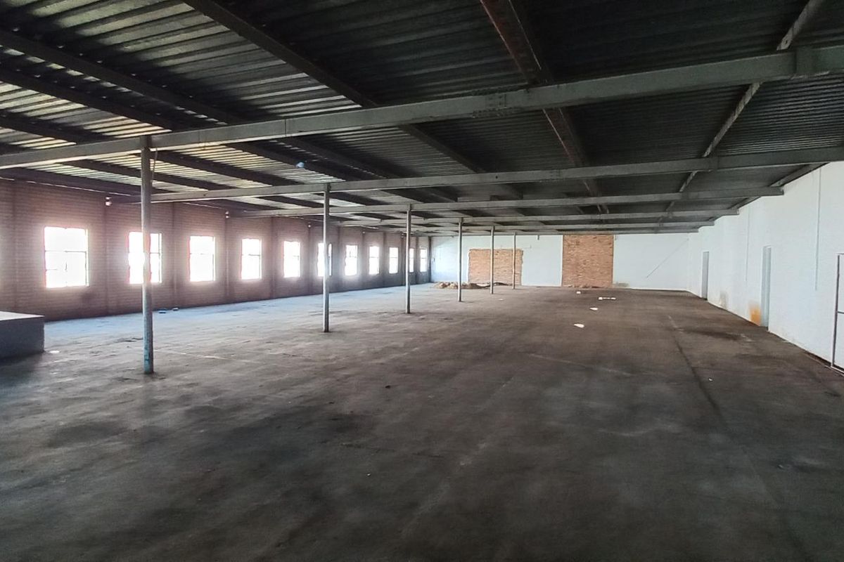 1,351m2 Industrial Warehouse To Let in Wadeville - Photo 2