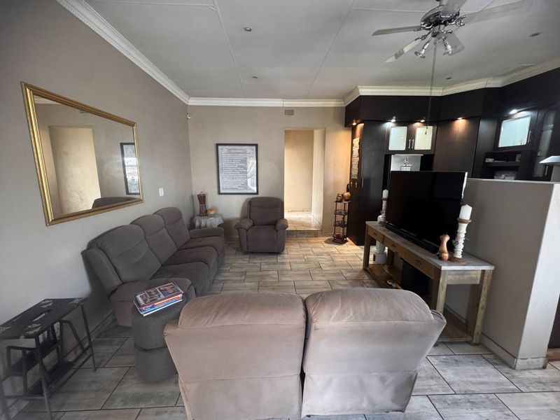 Move In Ready Family Home - Photo 1