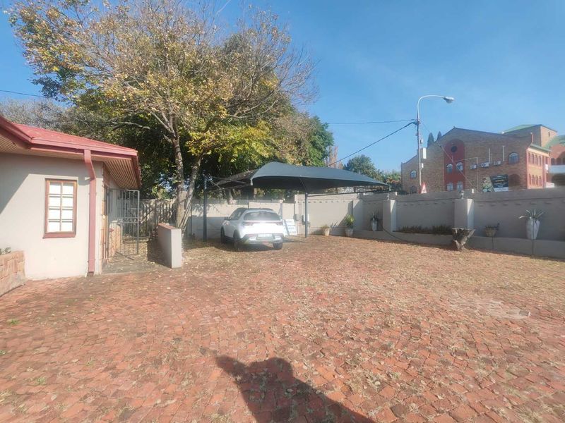 EXCLUSIVE MANDATE - IDEAL FOR MEDICAL OFFICES, ACCOUNTING FIRMS - CLOSE TO UNITAS HOSPITAL - Photo 2