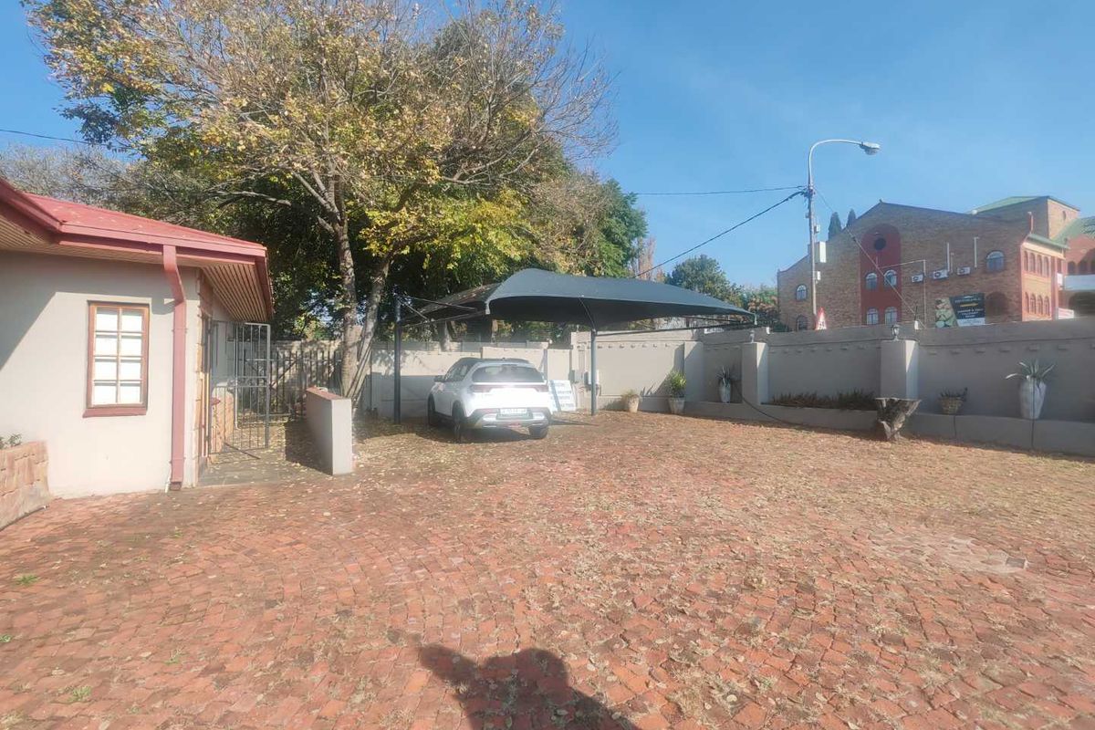 EXCLUSIVE MANDATE - IDEAL FOR MEDICAL OFFICES, ACCOUNTING FIRMS - CLOSE TO UNITAS HOSPITAL - Photo 2