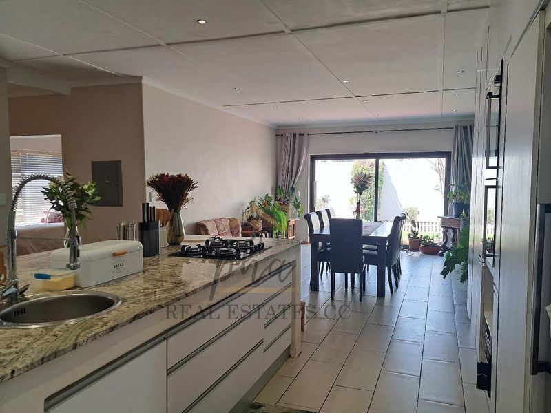 A remarkable Find!!!   Spacious 5 bedr family home with LOTS of garage space for sale in Meersig, Walvis Bay   selling for N$4.2 mil - Photo 3