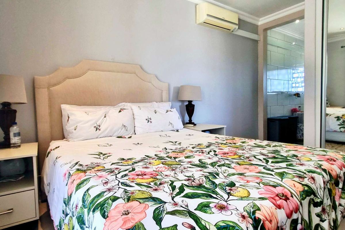 3 Bedroom Townhouse for Sale in La Lucia - Photo 4