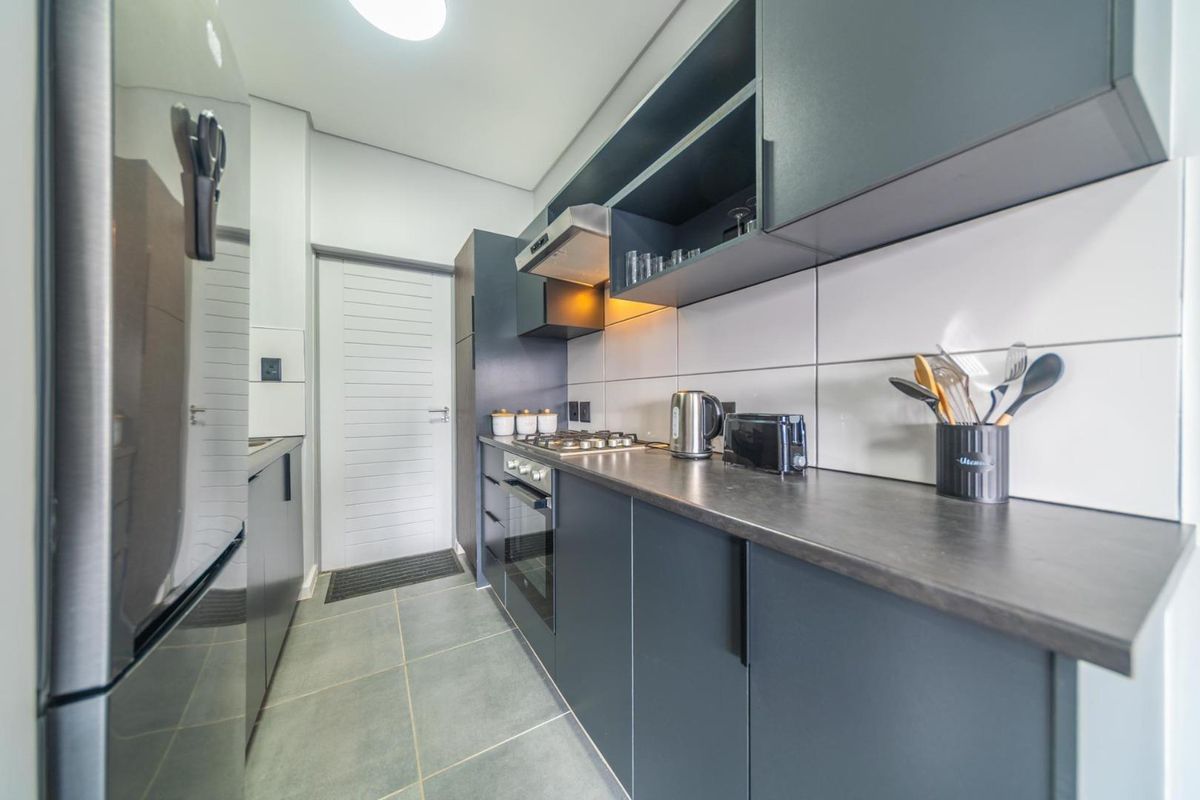 2 Bedroom Apartment - Photo 2