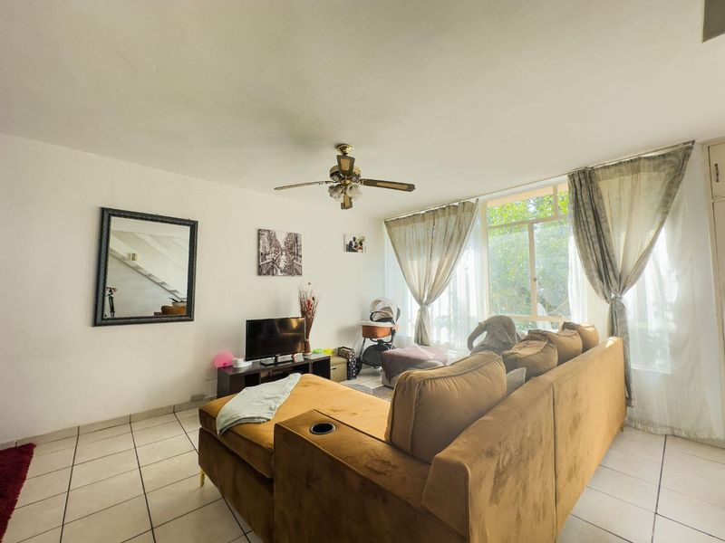 Modern 2-Bedroom Duplex in a Prime Estate – Perfect for Investors or First-Time Buyers - Photo 4