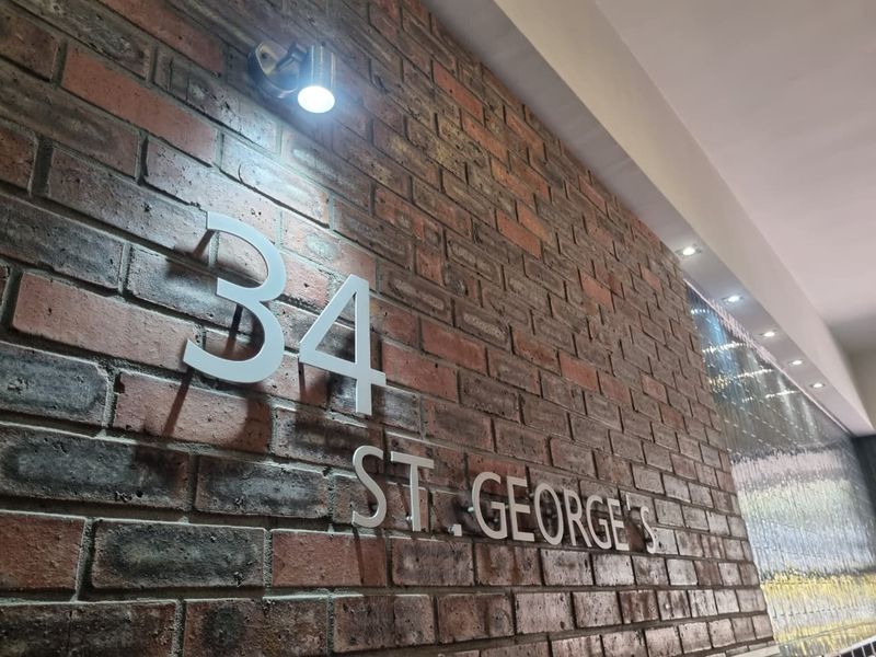 Unfurnished One-Bedroom Apartment To Let in Cape Town City Centre - Photo 2