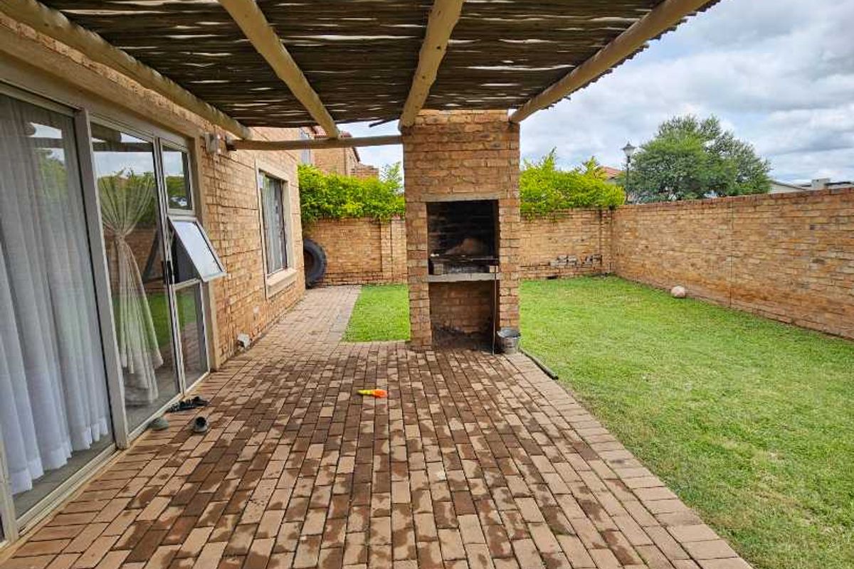 4 bedroom charming townhouse - Photo 3