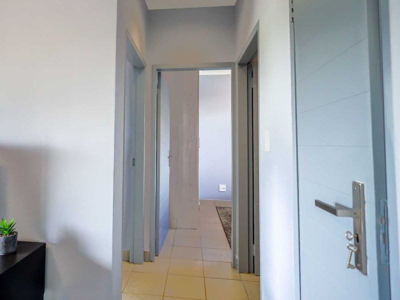 Brand new Ultra-modern 2 Bedroom, 2 Bathroom Apartment in Montana area. Excellent Investment! - Photo 10