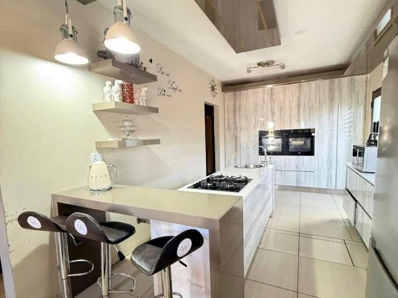 House For Sale In Cimbebasia - Photo 3
