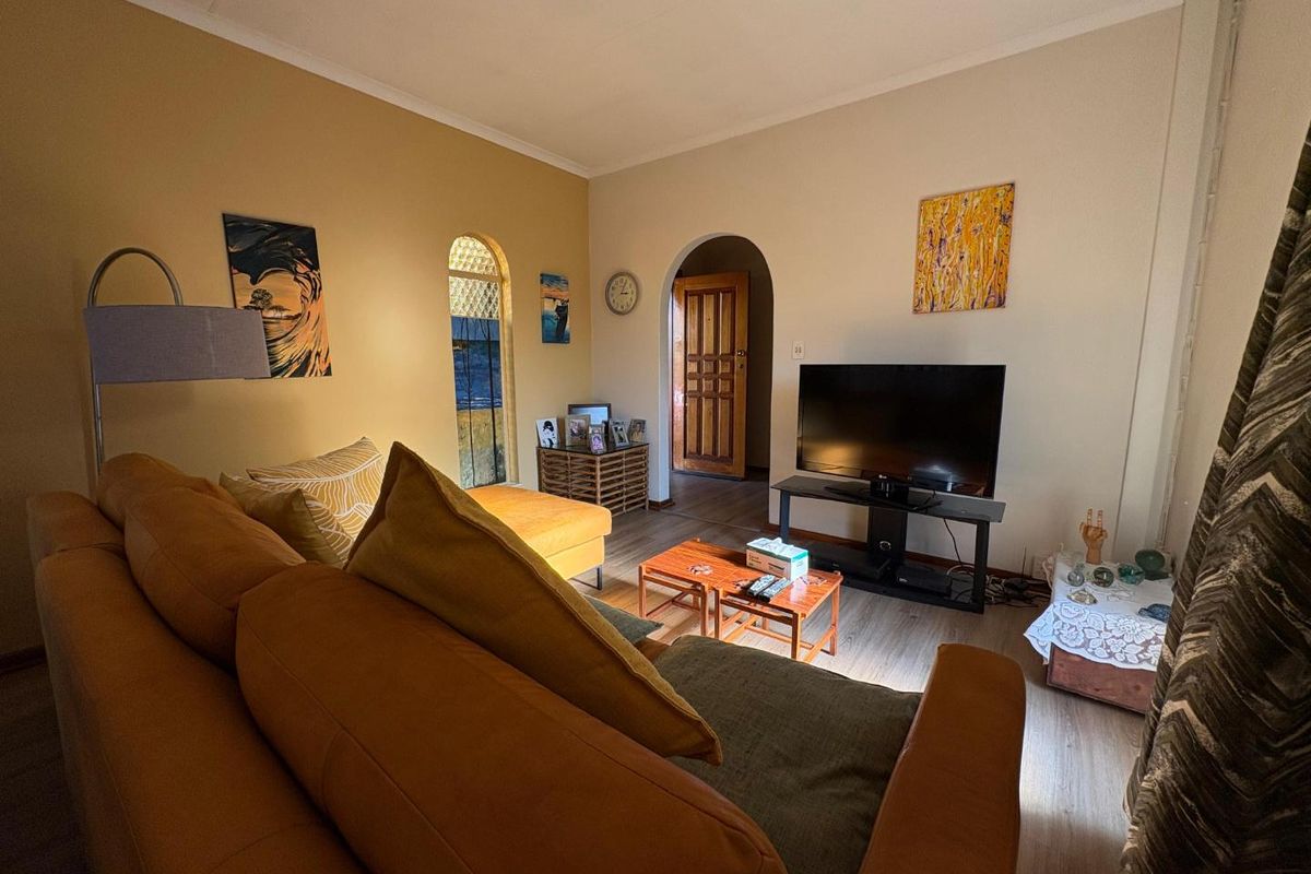 Exclusive Corner Unit with Private Garden and Double Garage - Photo 5