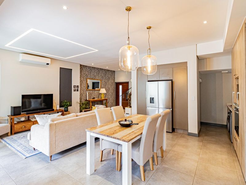 Charming 3 Bedroom Home in a Sought-After Complex in Bryanston - Photo 3