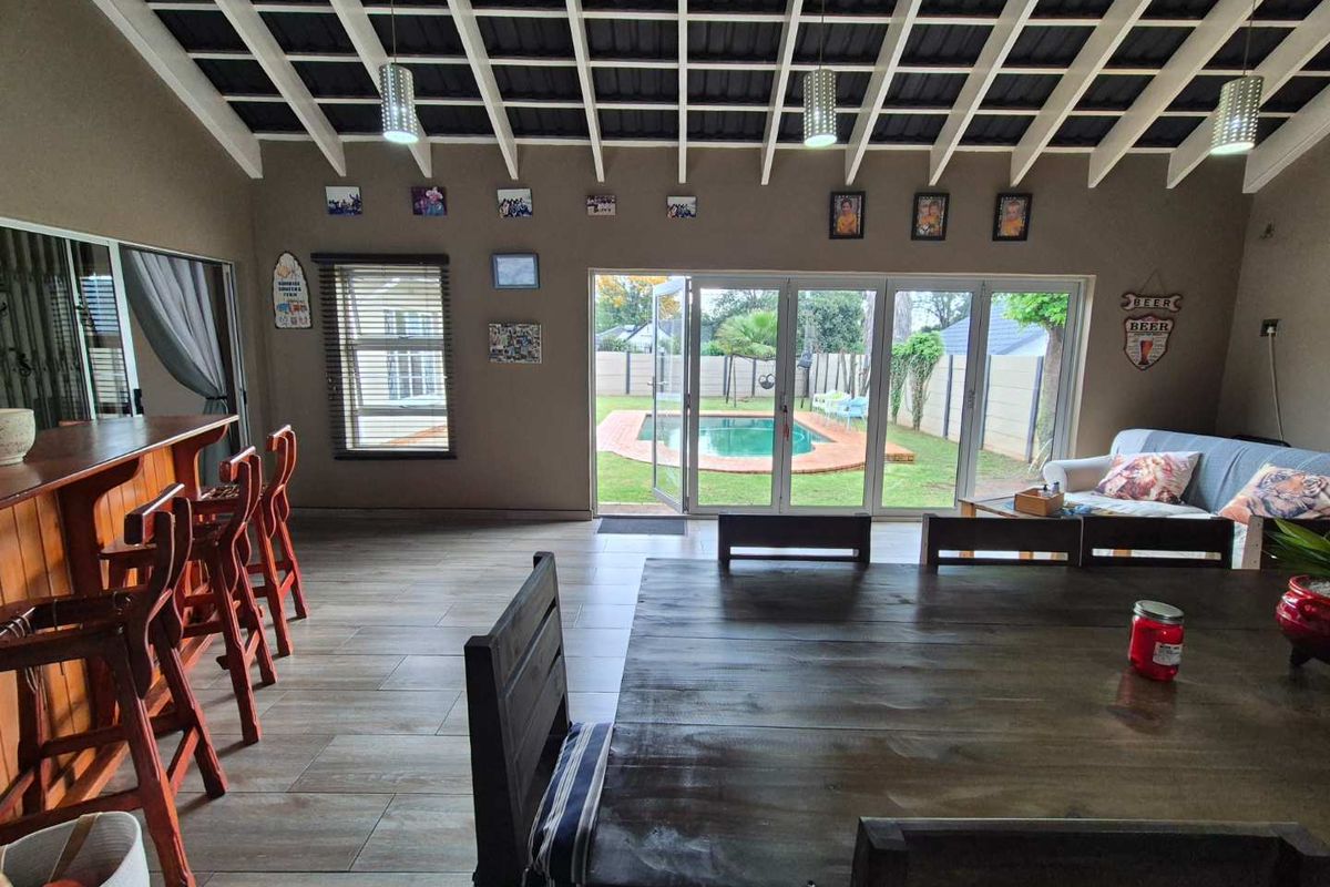 Modern home with all the bells and whistles - Photo 4