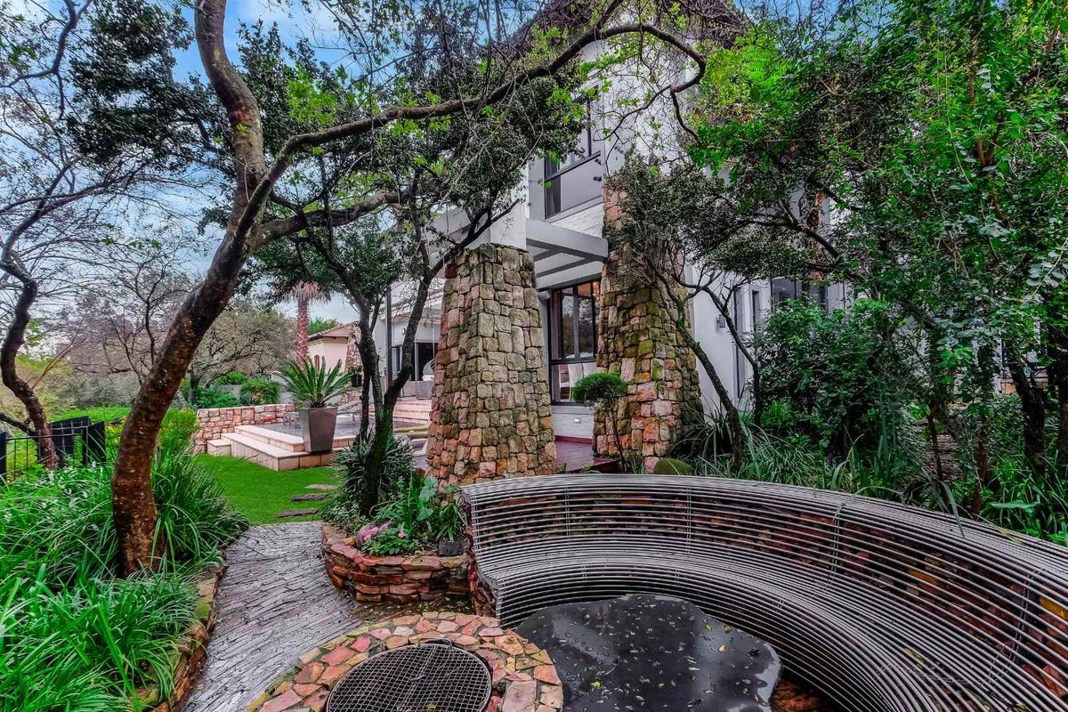 EXECUTIVE FURNISHED HOME - Photo 2